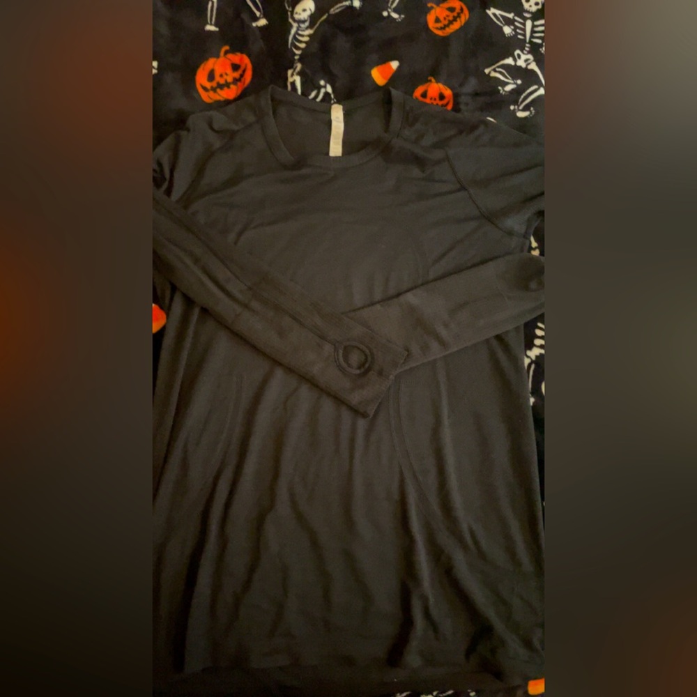 Black longsleeve lululemon swiftly tech
